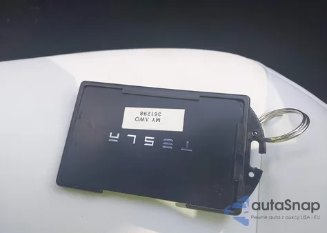 2025 Tesla Model Y Long Range Dual Motor All-Wheel Drive from USA, damaged, VIN 7SAYGDEE3SA361298